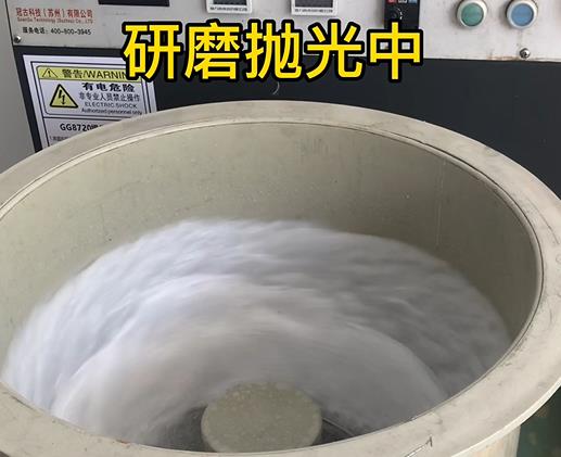 不锈钢箍抛亮中